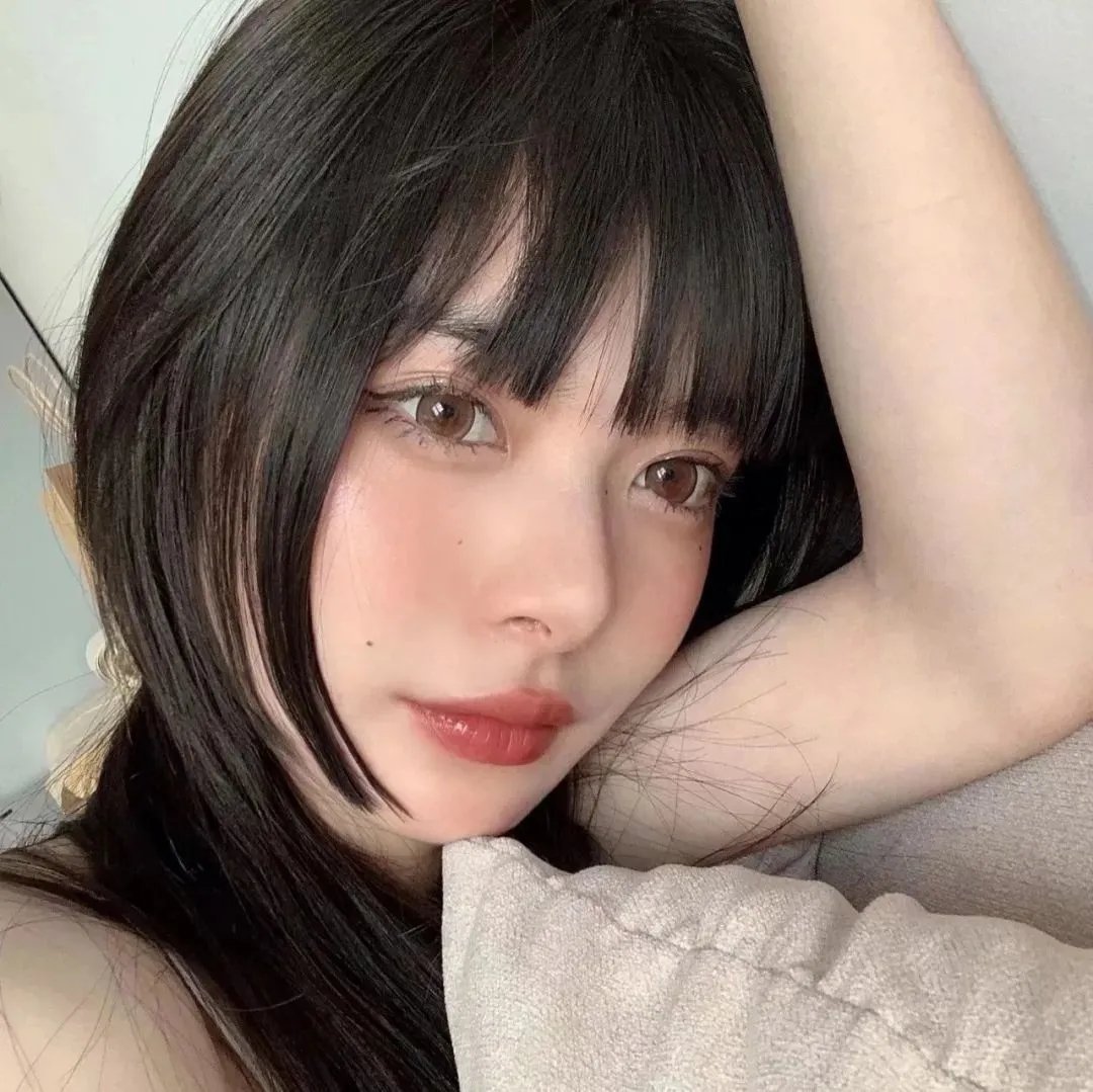 9顶假发的女孩